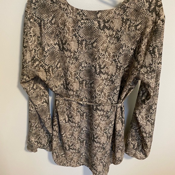 Motherhood Maternity size M blouse - Picture 3 of 3